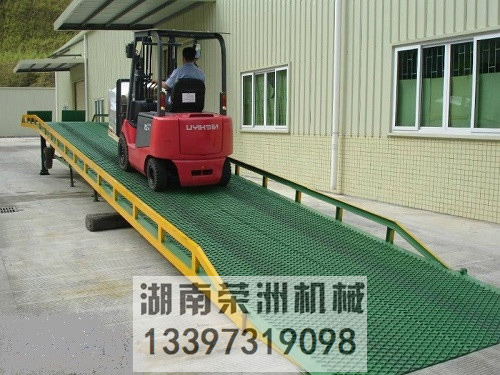 8T移動(dòng)式登車(chē)橋