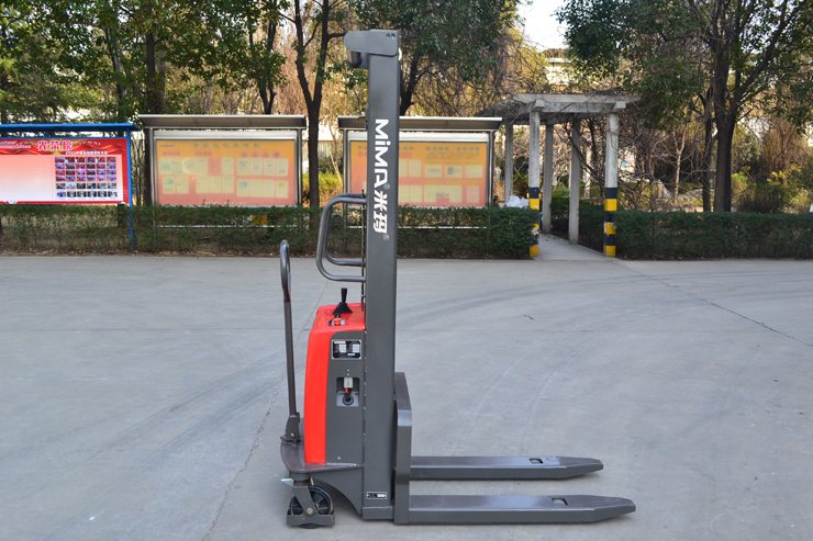 湖南榮洲機(jī)械設(shè)備有限公司,移動式升降平臺價格,湖南升降貨梯,塑料托盤批發(fā),固定式升降平臺,曲臂式升降平臺,汽車尾板,全電動叉車