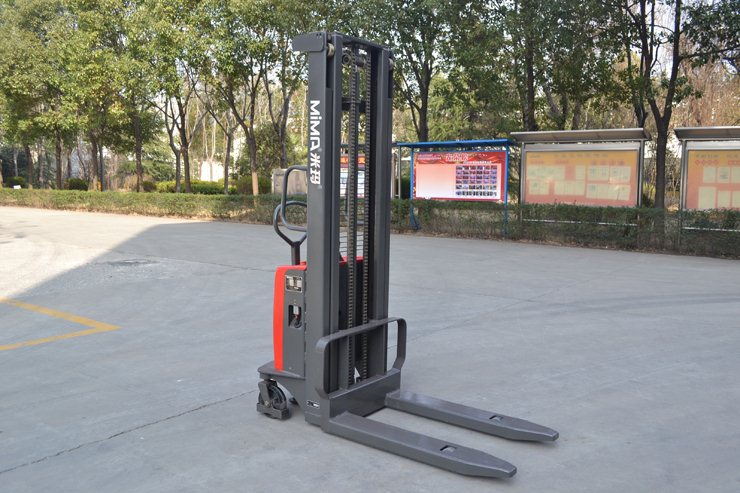 湖南榮洲機(jī)械設(shè)備有限公司,移動式升降平臺價格,湖南升降貨梯,塑料托盤批發(fā),固定式升降平臺,曲臂式升降平臺,汽車尾板,全電動叉車