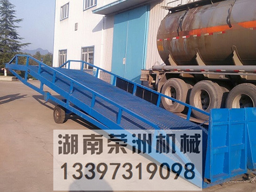 10T移動(dòng)式登車橋 10T移動(dòng)式登車橋