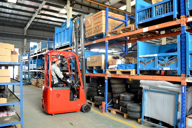 湖南榮洲機(jī)械設(shè)備有限公司,移動式升降平臺價(jià)格,湖南升降貨梯,塑料托盤批發(fā),固定式升降平臺,曲臂式升降平臺,汽車尾板,全電動叉車 湖南榮洲機(jī)械設(shè)備有限公司,移動式升降平臺價(jià)格,湖南升降貨梯,塑料托盤批發(fā),固定式升降平臺,曲臂式升降平臺,汽車尾板,全電動叉車