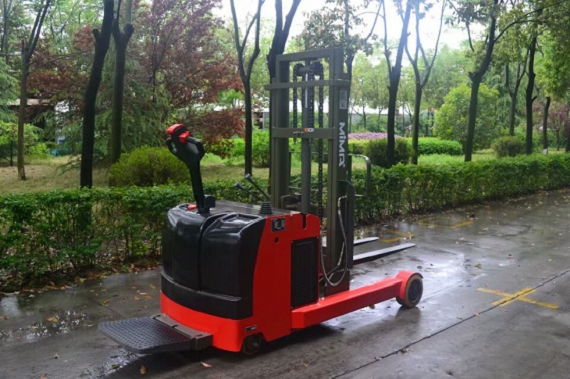 湖南榮洲機械設(shè)備有限公司,移動式升降平臺價格,湖南升降貨梯,塑料托盤批發(fā),固定式升降平臺,曲臂式升降平臺,汽車尾板,全電動叉車